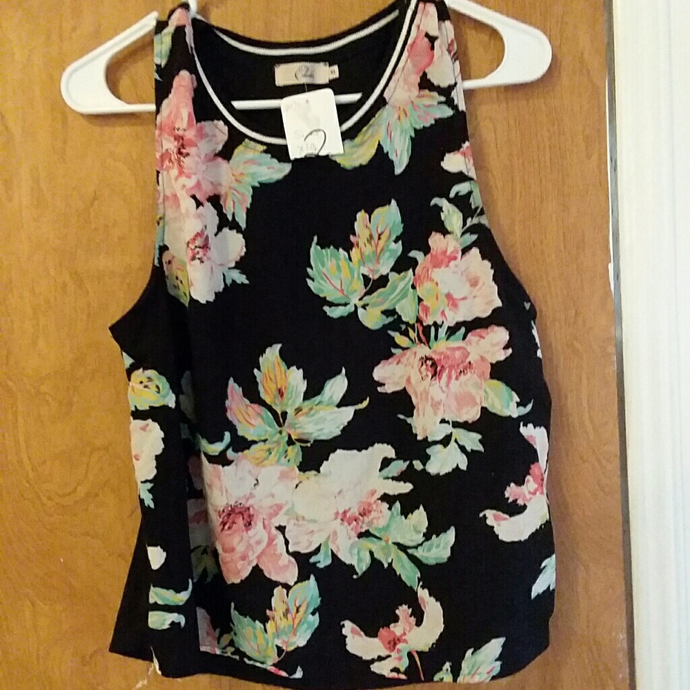 Donated! Women's Top NWT